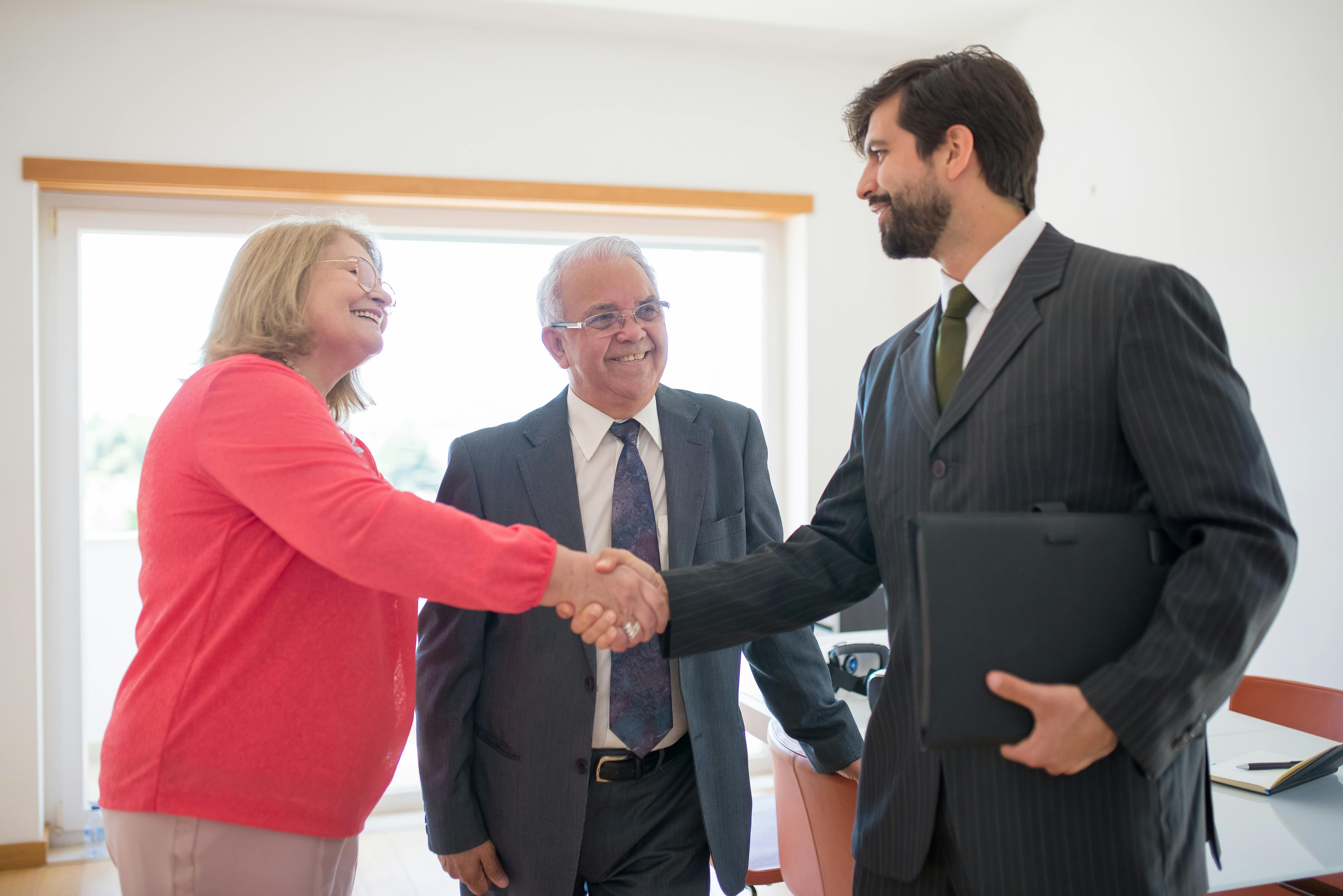 what is the average commission for a business broker - Baton